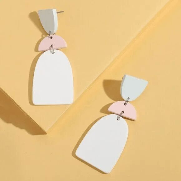 2/$21 Ladies Retro Fashion Earrings - Picture 1 of 4